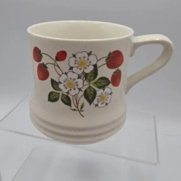 Sheffield Strawberries 'n Cream Vtg Stoneware Coffee Mug Cup Japan Cottagecore - Picture 1 of 3